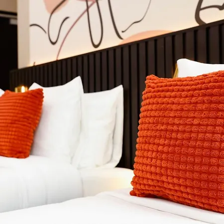 Huygens Place Hotel 4*