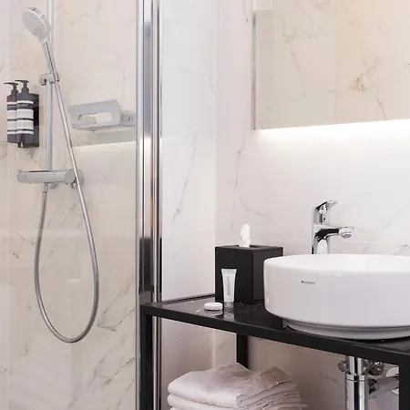 Huygens Place Hotel 4*