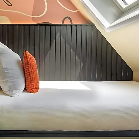 Huygens Place Hotel