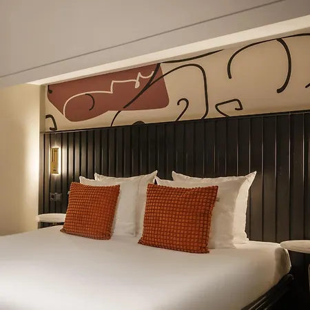 Huygens Place 4*