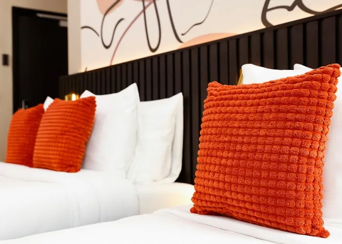 Huygens Place Szálloda 4*