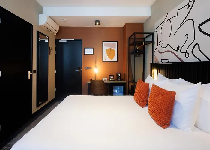 Huygens Place מלון 4*