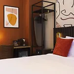 Huygens Place 4*