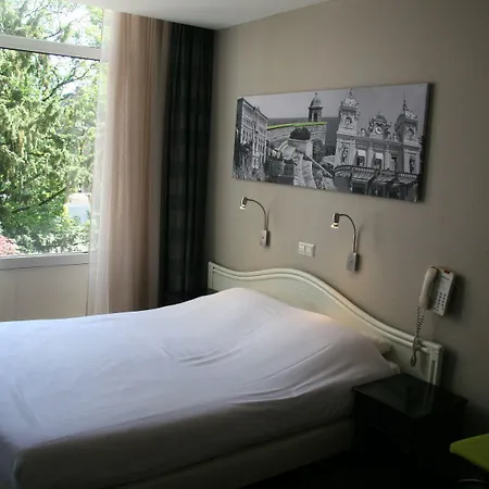 Huygens Place 4*