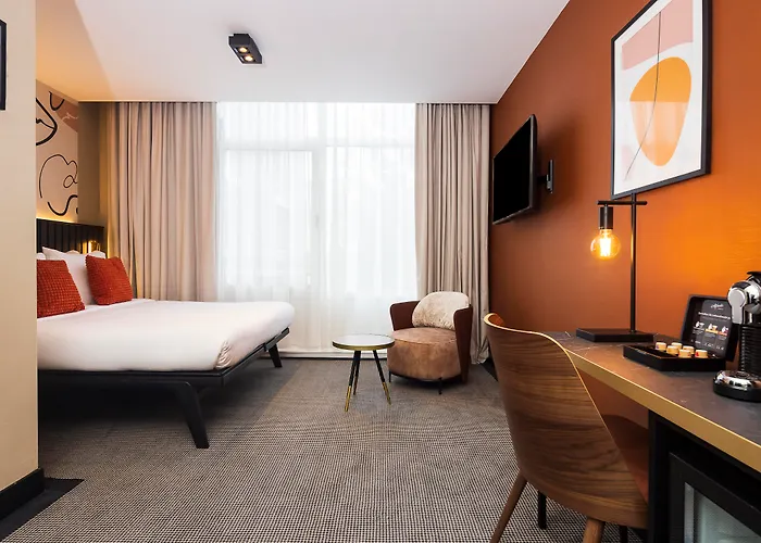 מלון Huygens Place 4*