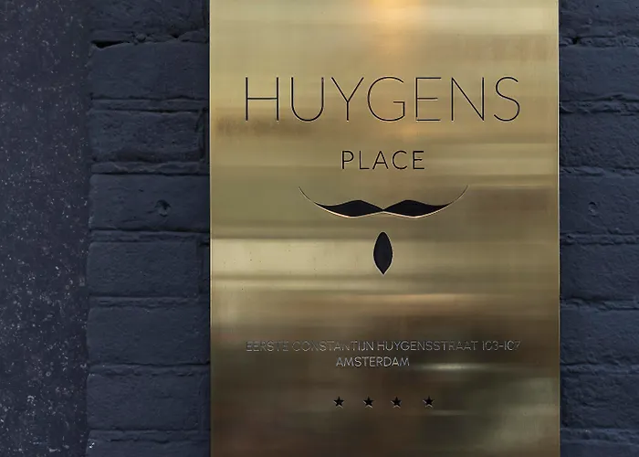 Huygens Place מלון 4*