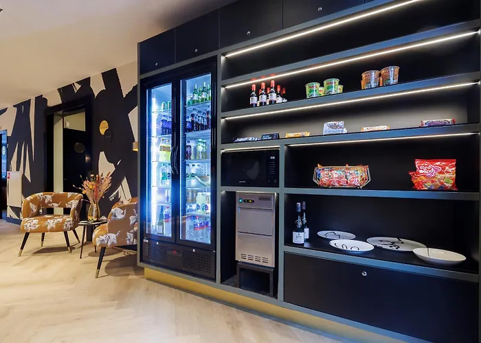 מלון Huygens Place 4*