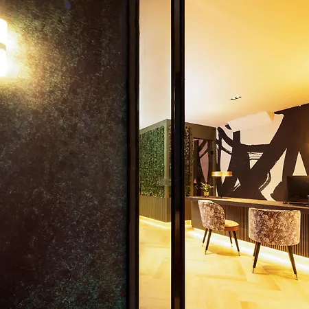 Huygens Place 4*